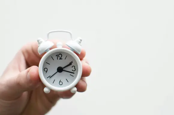 Relógio simbolizando a gestão inteligente do tempo nos estudos